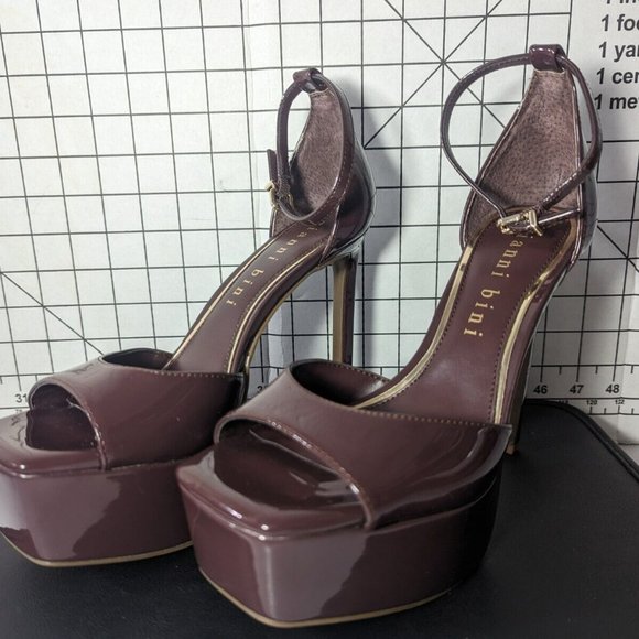NEW- Women's Gianni Bini Natali Patent Ankle Strap Platform Dress Sandals - Picture 7 of 7